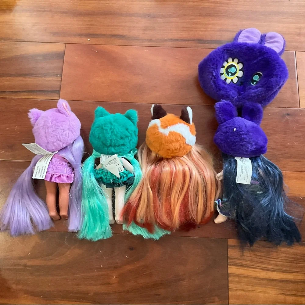 Lof of 4 Na Na Na Surprise Dolls